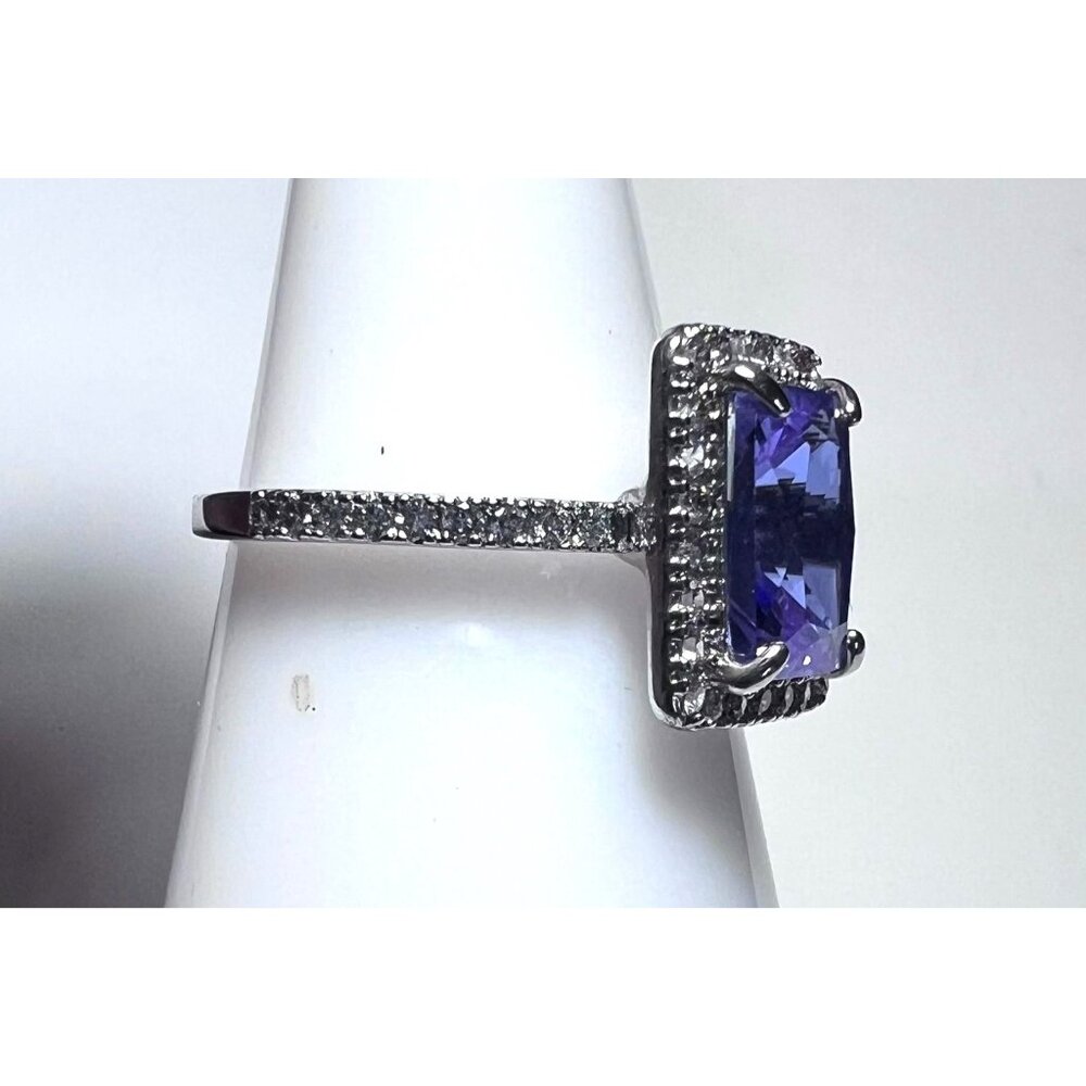 Ring Bomb Party RIng, size 6, NWOT, purple main stone, silver color band - Picture 4 of 7